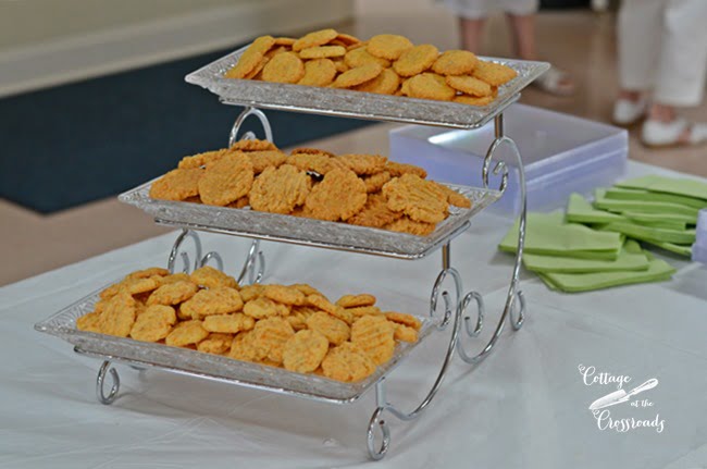 Refreshment table | cottage at the crossroads