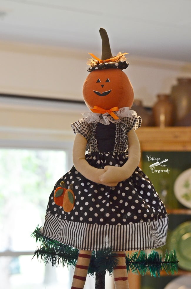 Halloween tree for the kitchen | cottage at the crossroads