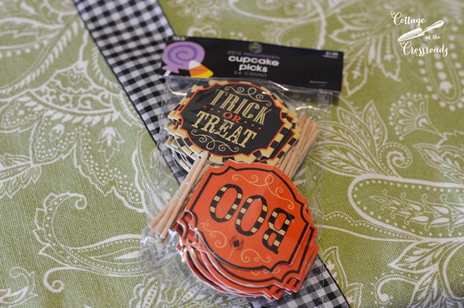 Halloween tree for the kitchen | cottage at the crossroads