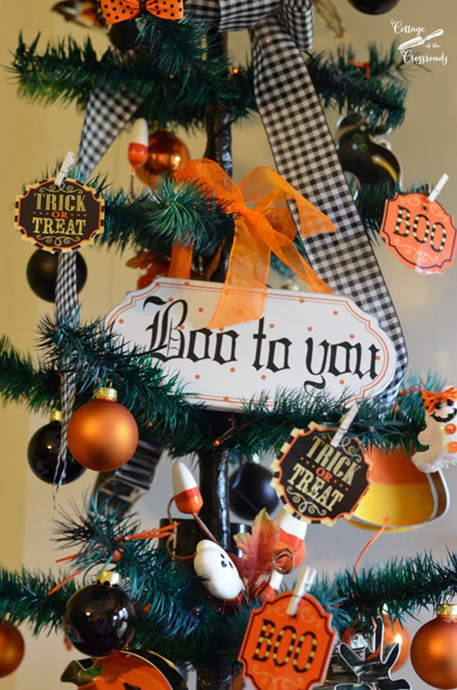 Halloween tree for the kitchen | cottage at the crossroads