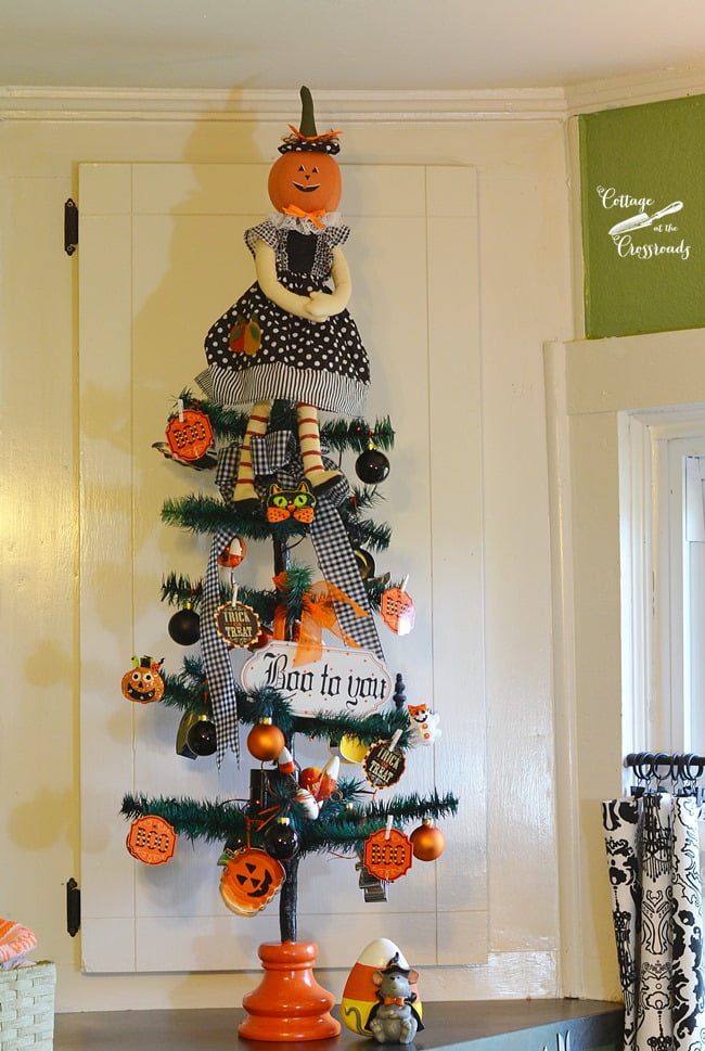 Halloween tree in the kitchen | cottage at the crossroads