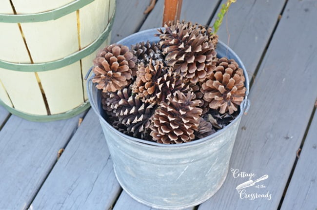 Chicken wire and pine cone fall wreath | cottage at the crossroads