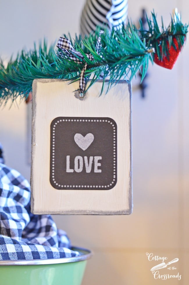 Wooden valentine's day ornaments | cottage at the crossroads