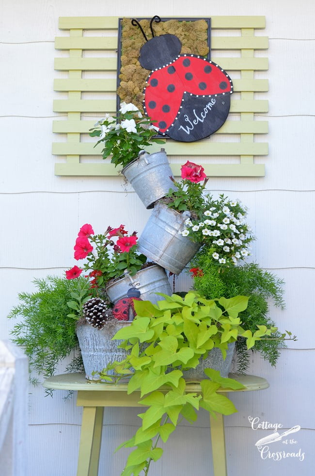 Summer topsy turvy planter | cottage at the crossroads