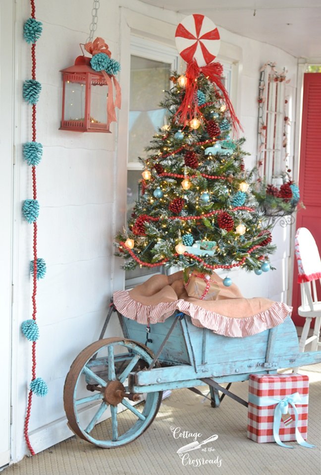 Retro Red and Aqua Christmas Porch | Cottage at the Crossroads