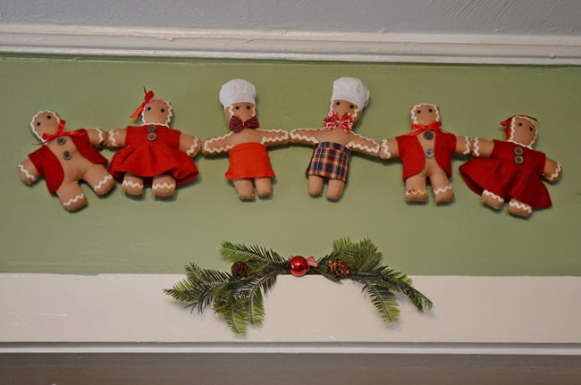 Gingerbread christmas kitchen | cottage at the crossroads