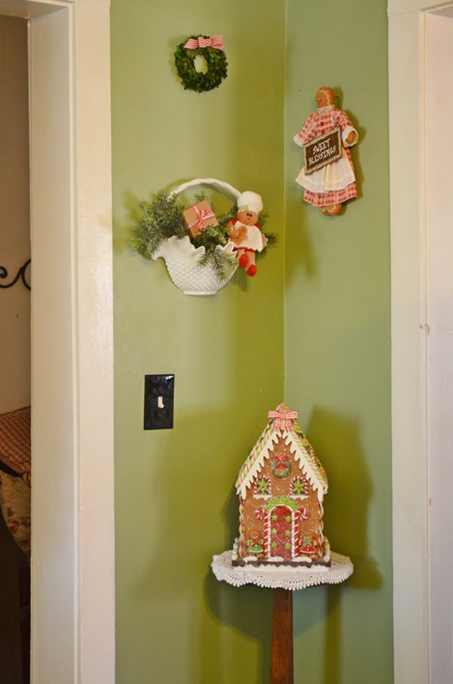 Gingerbread kitchen decorations | cottage at the crossroads