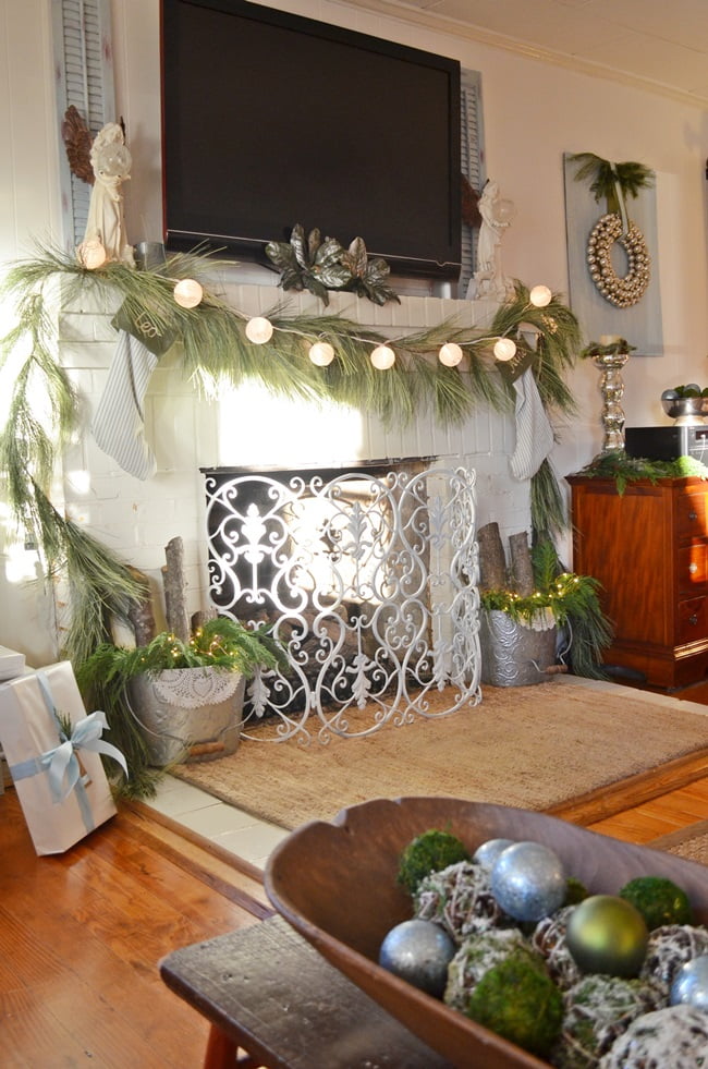 Angelic christmas mantel | cottage at the crossroads