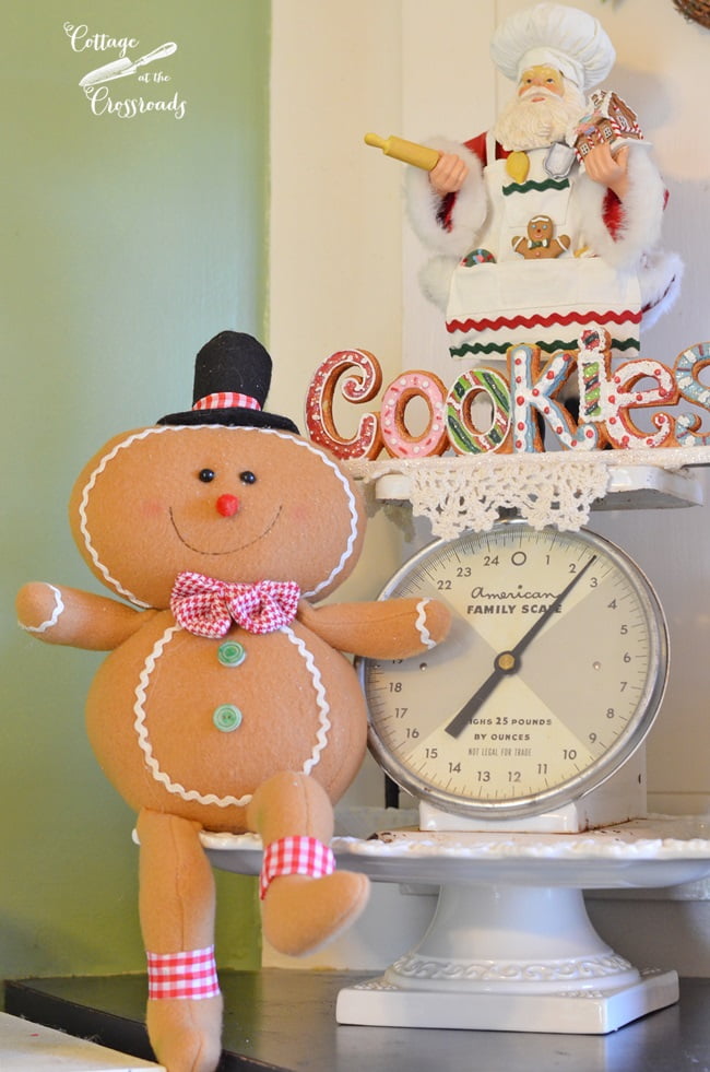 Gingerbread kitchen | cottage at the crossorads