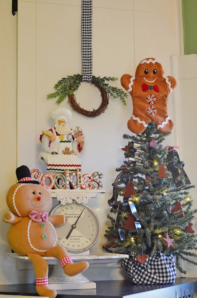 Gingerbread kitchen | cottage at the crossroads