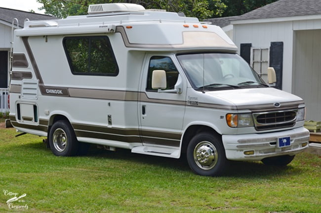 A mini motorhome-a chinook concourse