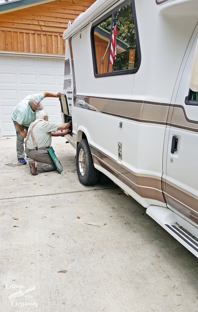 Class b mini motorhome- a chinook concourse