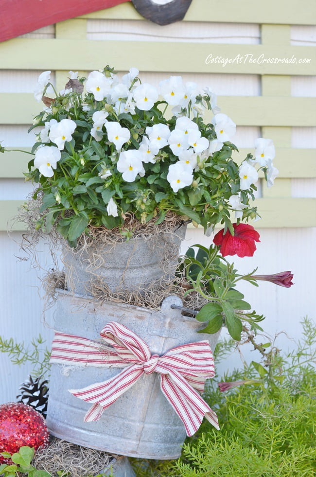 Outdoor farmhouse christmas decorations