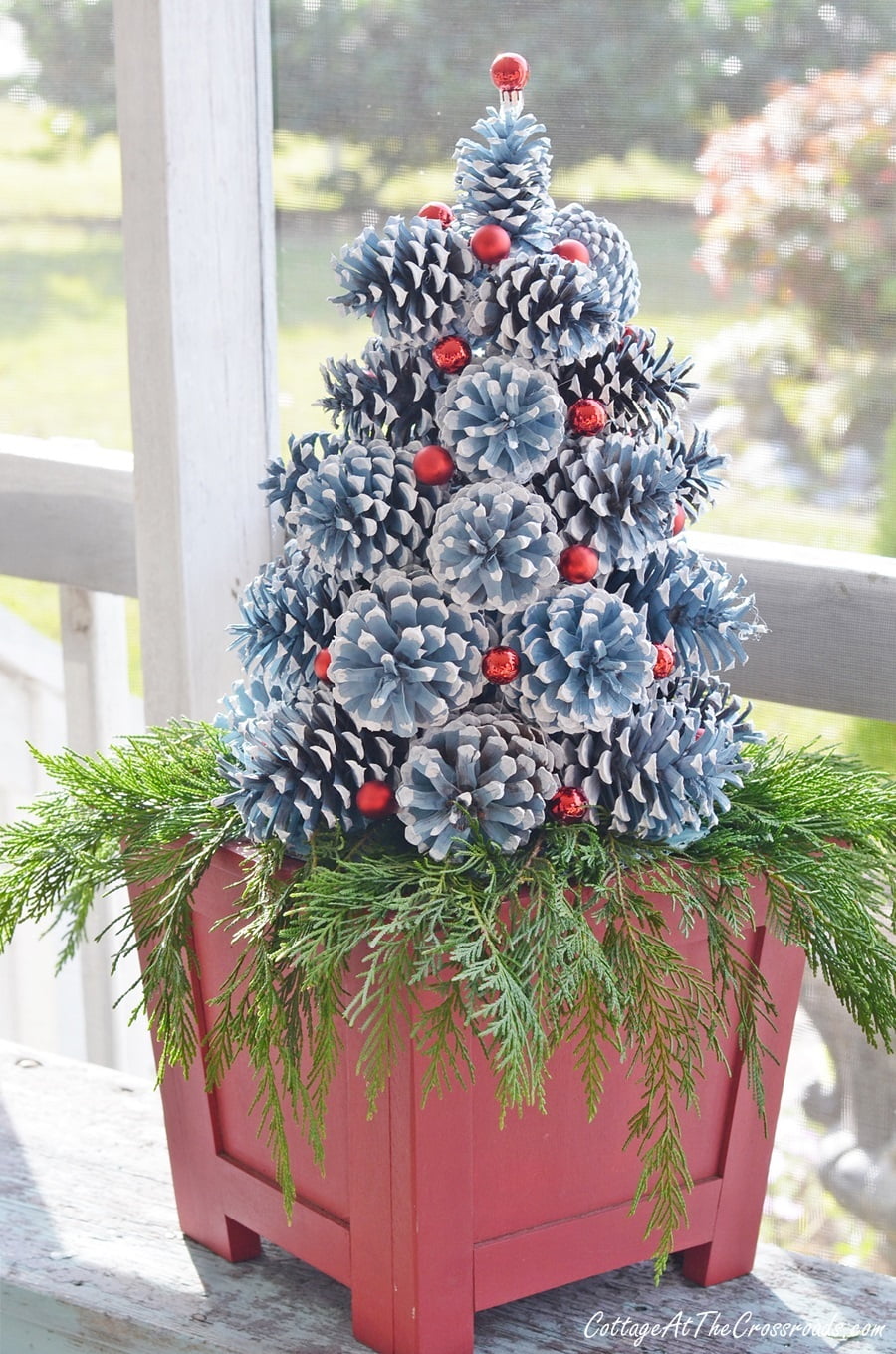 Veibeskrivelse om hvordan å lage pine cone Juletrær