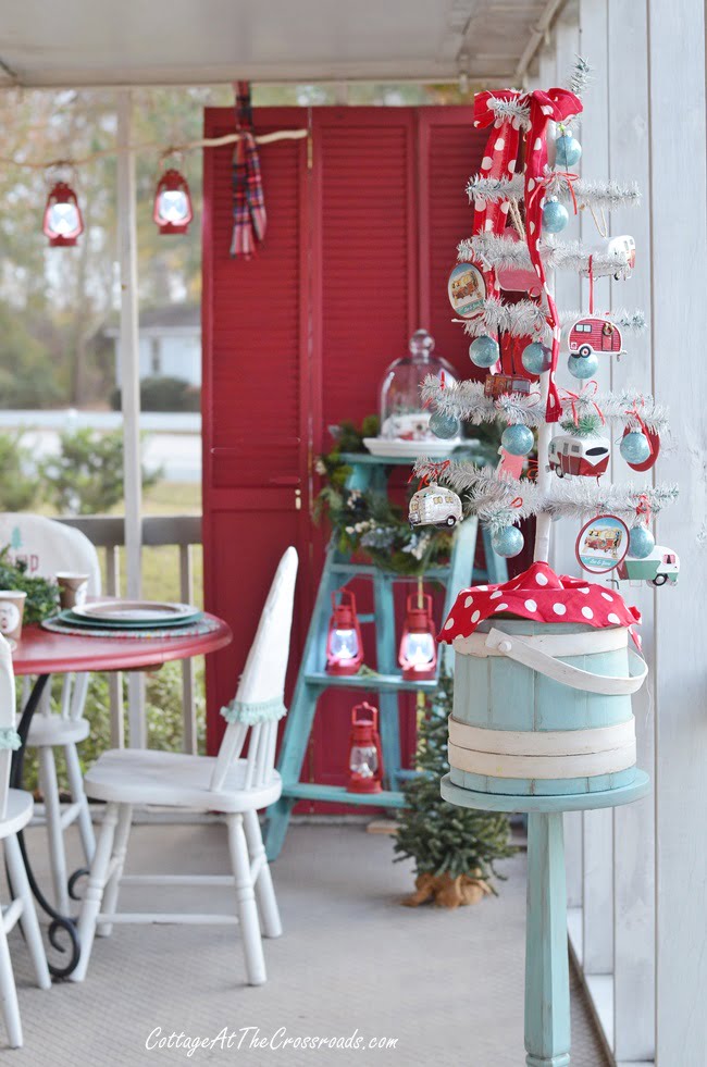 Vintage camper christmas porch