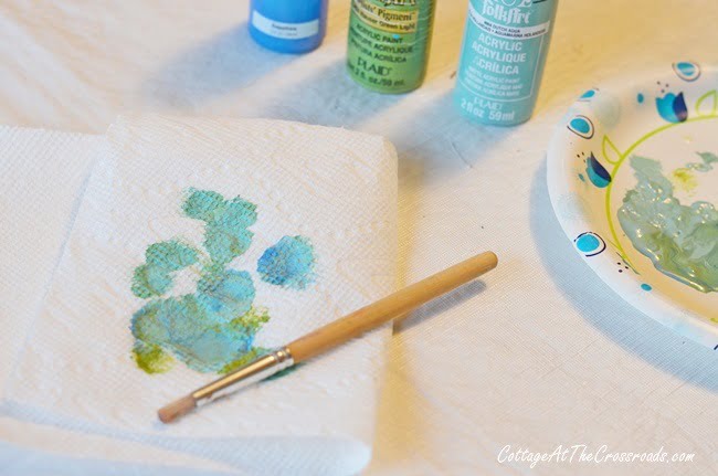 Stenciling a pineapple onto a folding chair cover