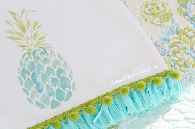 Stenciled pineapple folding chair cover