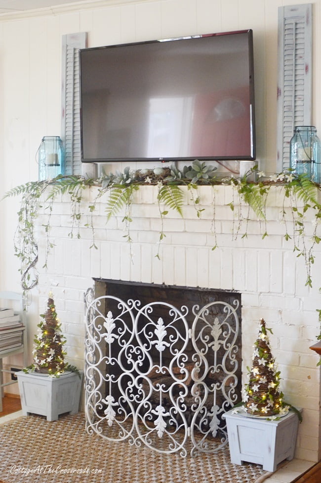 Spring mantel display