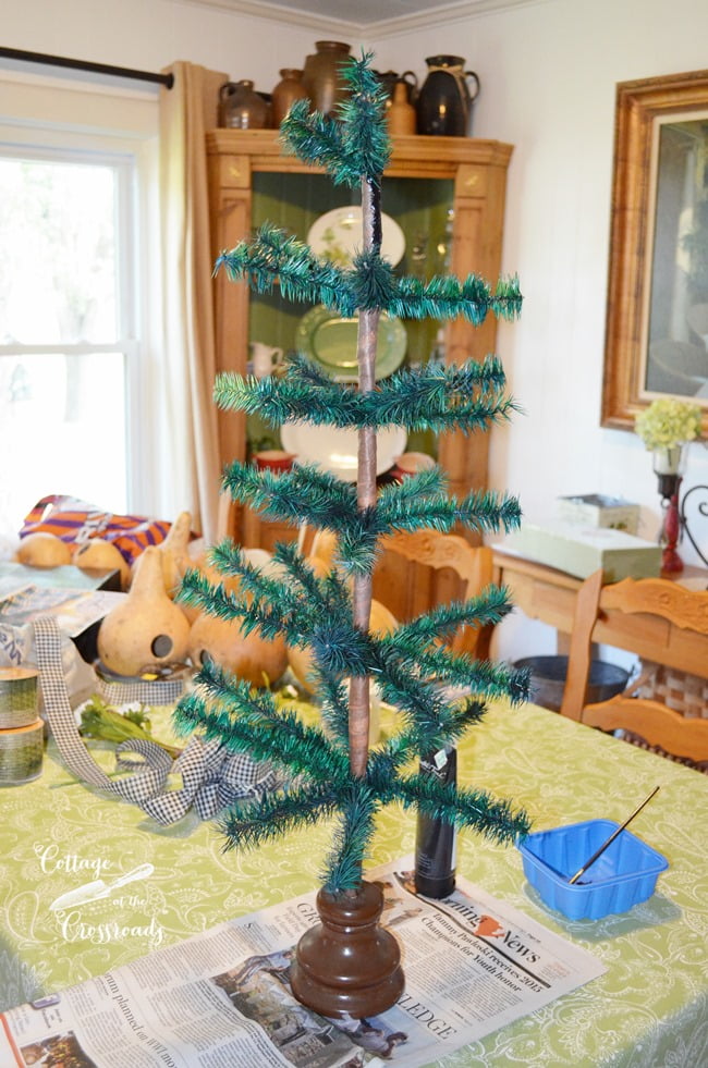 Thrifty home decor projects: free feather tree