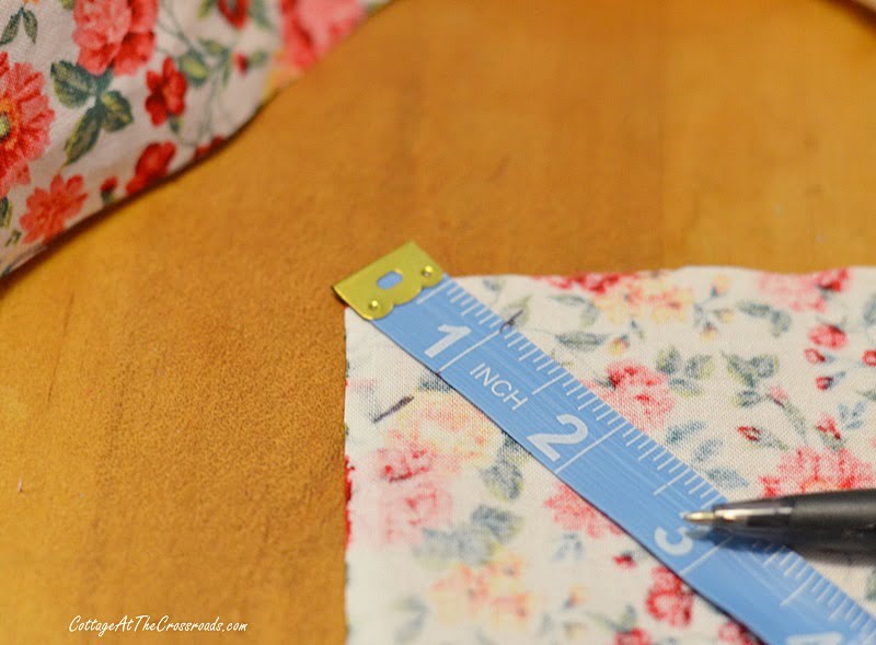 Making cloth napkins with mitered corners