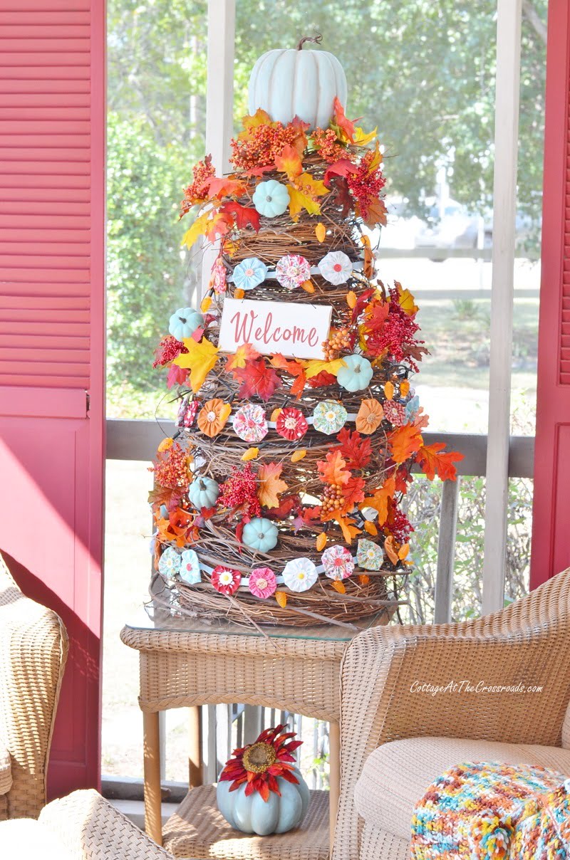 Fall grapevine tree with a yo-yo garland