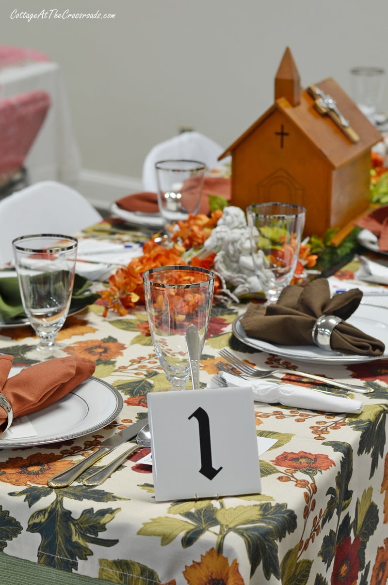 Table set using beautiful autumn colors