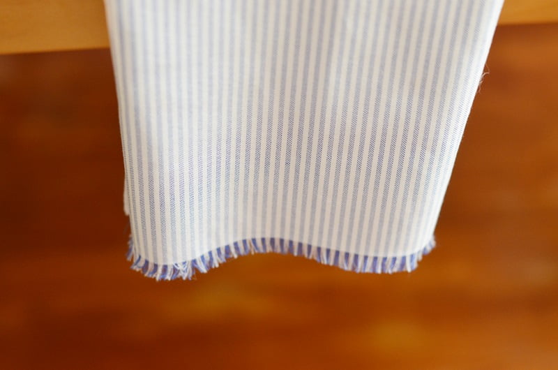 Blue and white napkins with fringed edges