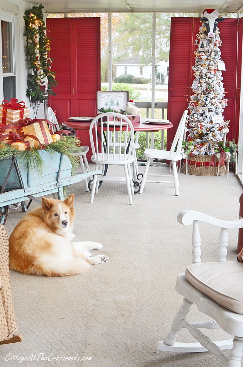 Country cottage christmas front porch