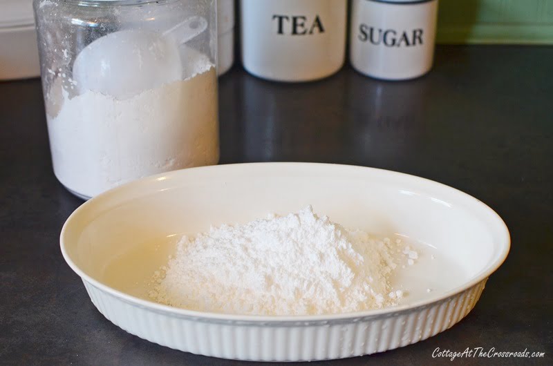 A dish of confectioners sugar