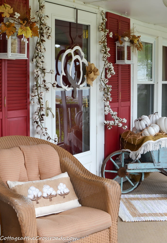 Country cottage farmhouse porch decorated with a cotton theme