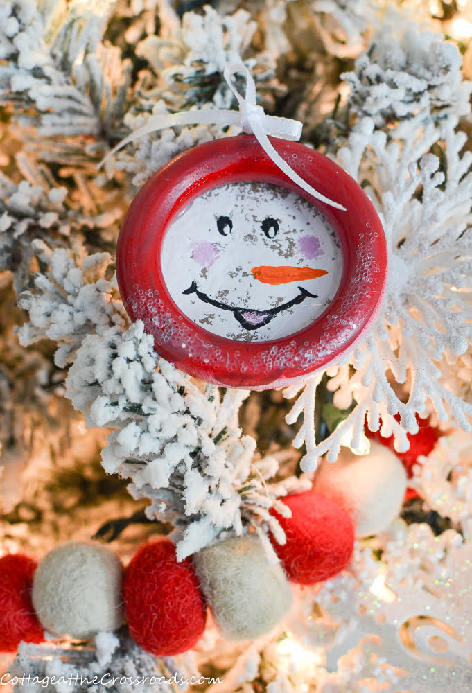 Diy snowman ornaments made from wooden curtain rings