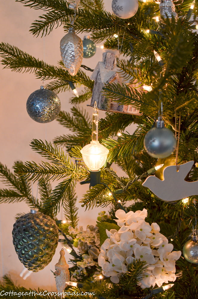 Bubble lights on a christmas tree