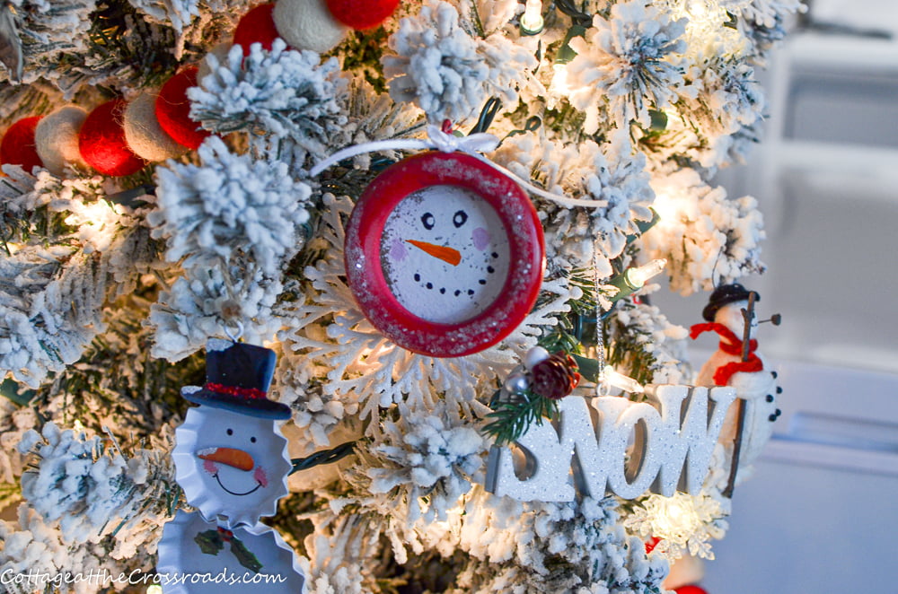 Diy snowman ornaments made from wooden curtain rings