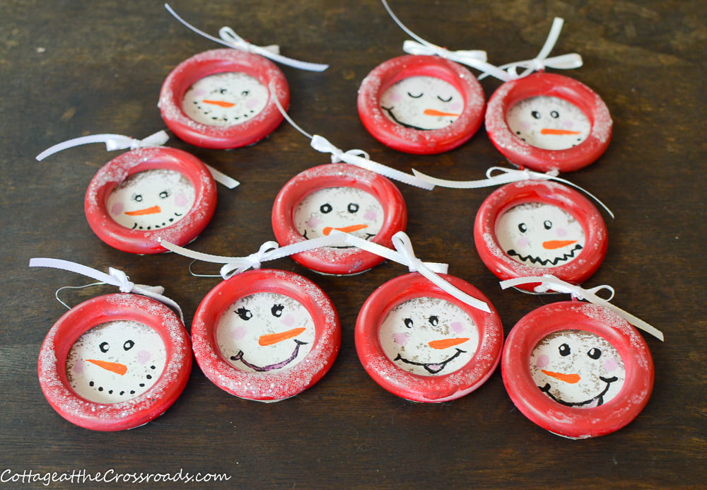 Diy snowman ornaments made from wooden curtain rings