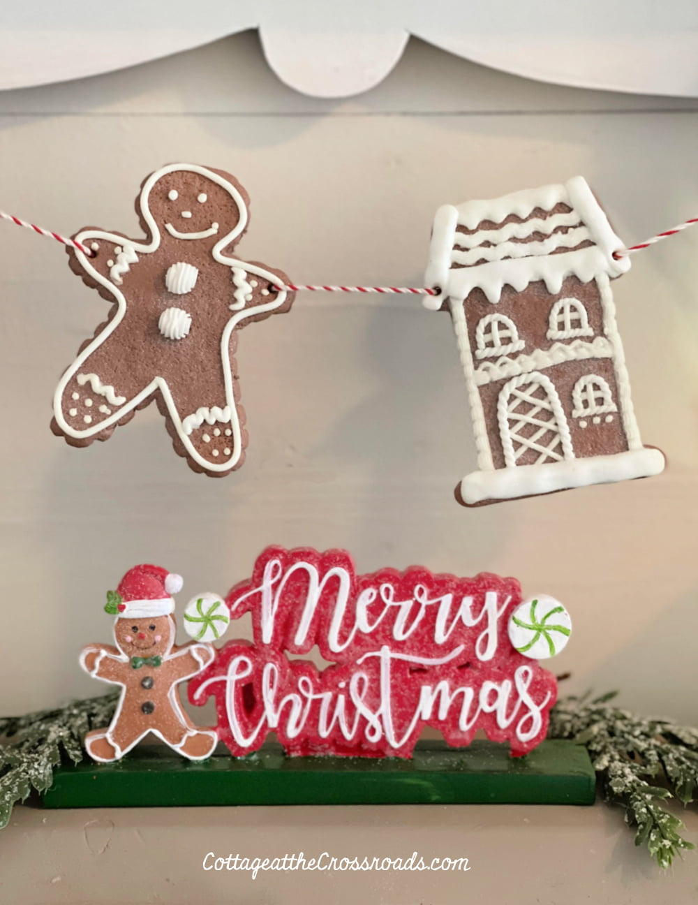 Merry christmas sign and gingerbread garland