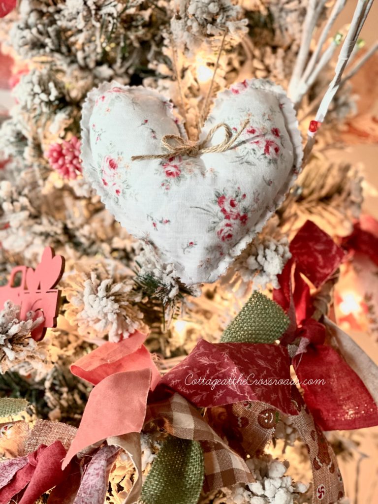 Romantic Red, Pink and White Valentine's Day Tree