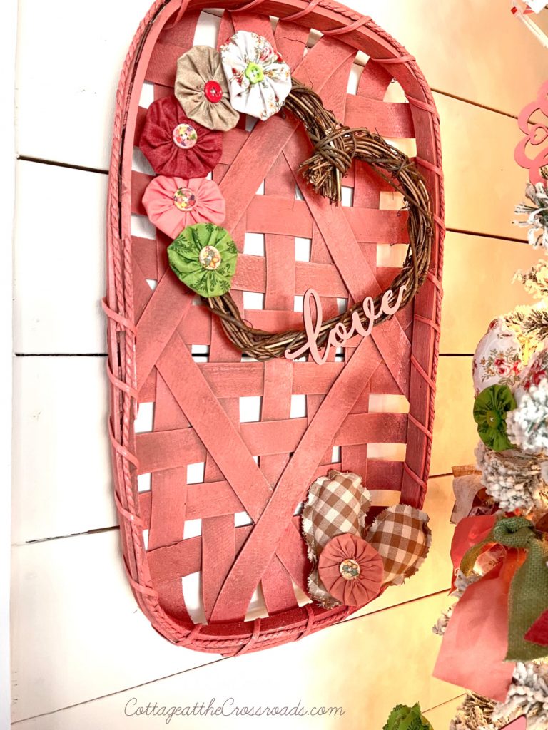 Coral tobacco basket with heart wreath