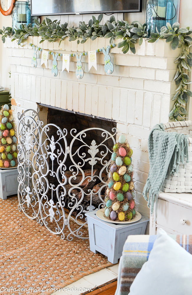 Diy bunny garland on mantel