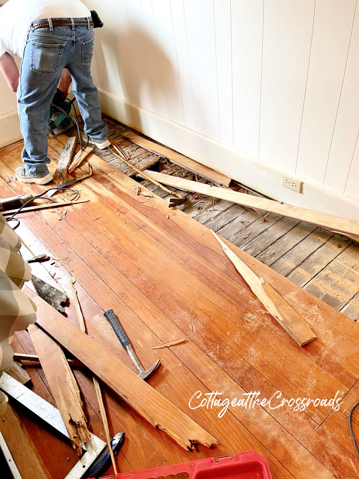 Removing rotten wood in the dining room
