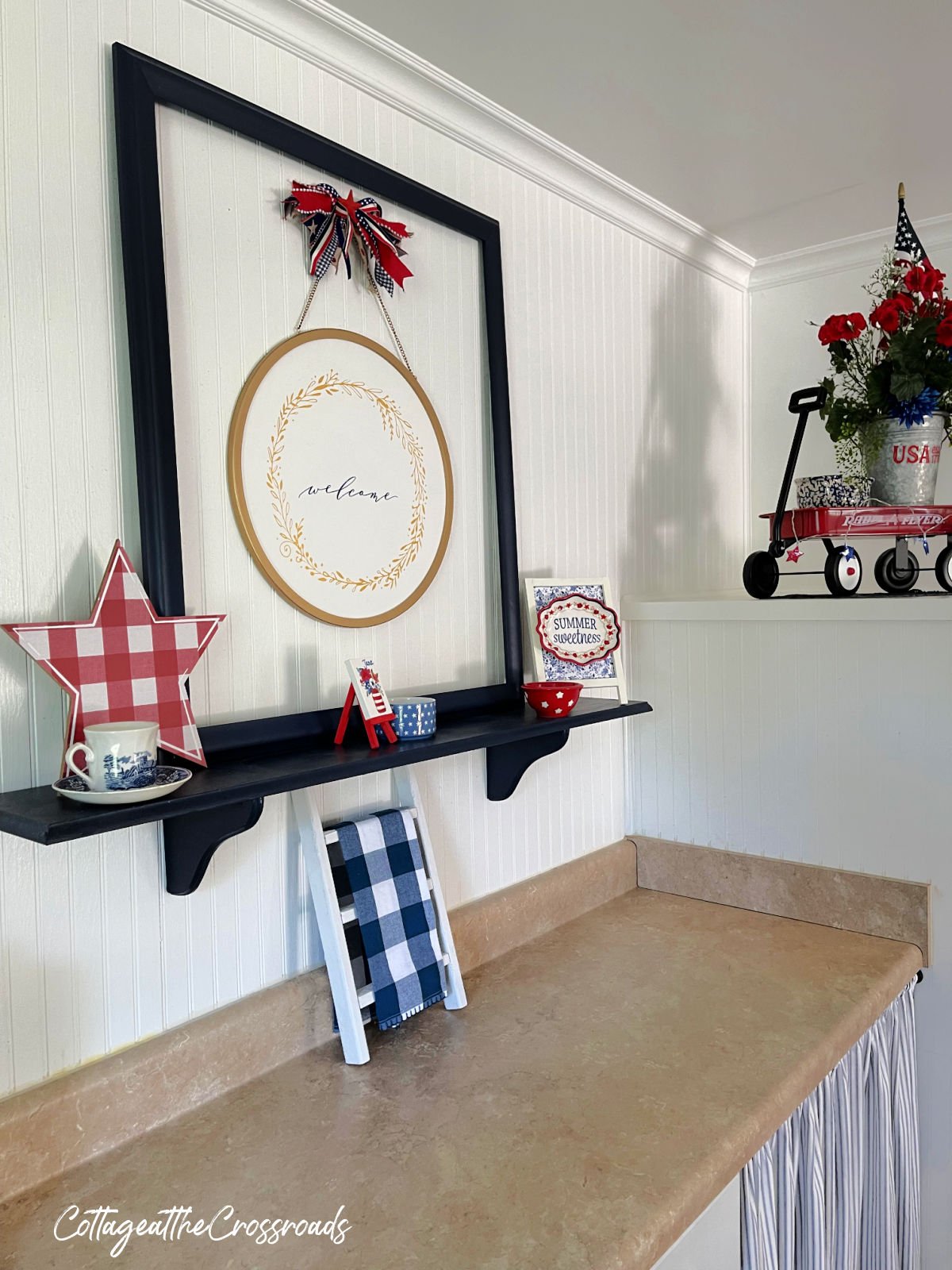 Shelf with patriotic decorations