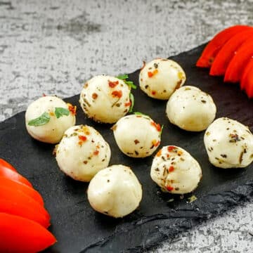 How to make easy marinated mozzarella balls