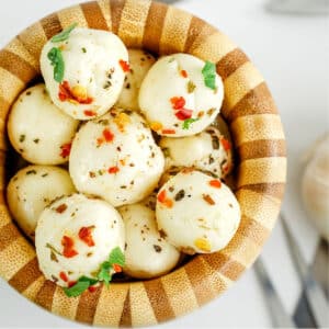 Easy appetizer recipe to make marinated mozzarella balls