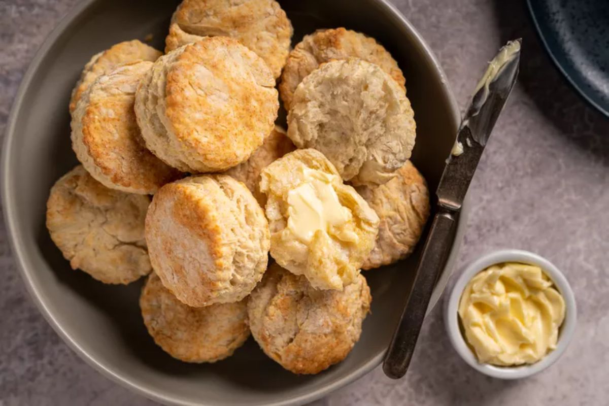 Crunchy pennsylvania dutch lard biscuits in a gray bowl.