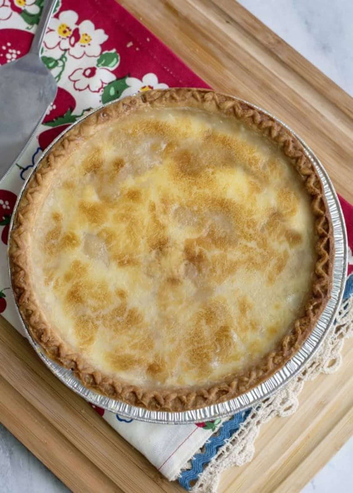 Delicous water pie on a wooden tray.