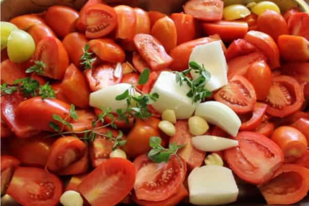 Canned roasted tomato sauce ingredients.