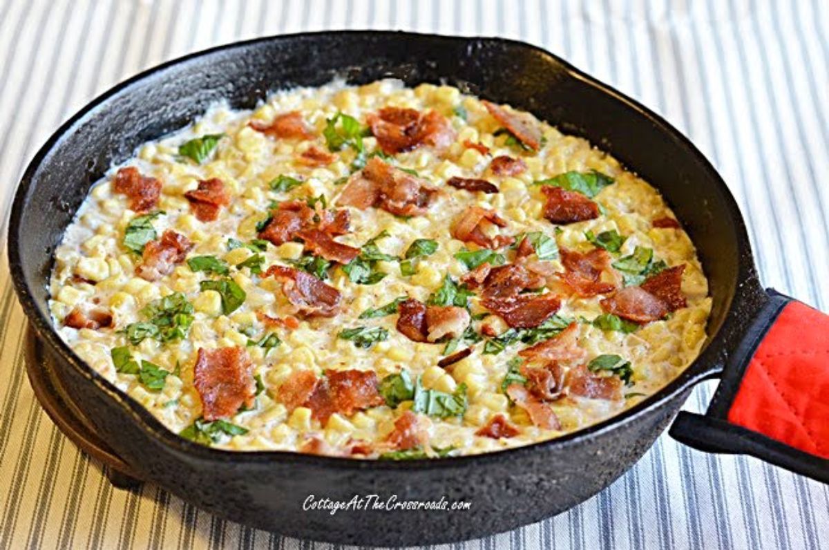 Creamed corn in a black skillet.