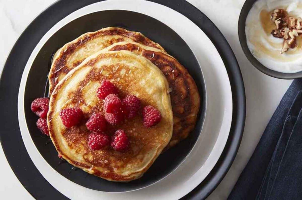 Mouth-watering oat and yogurt pancakes on a plate.