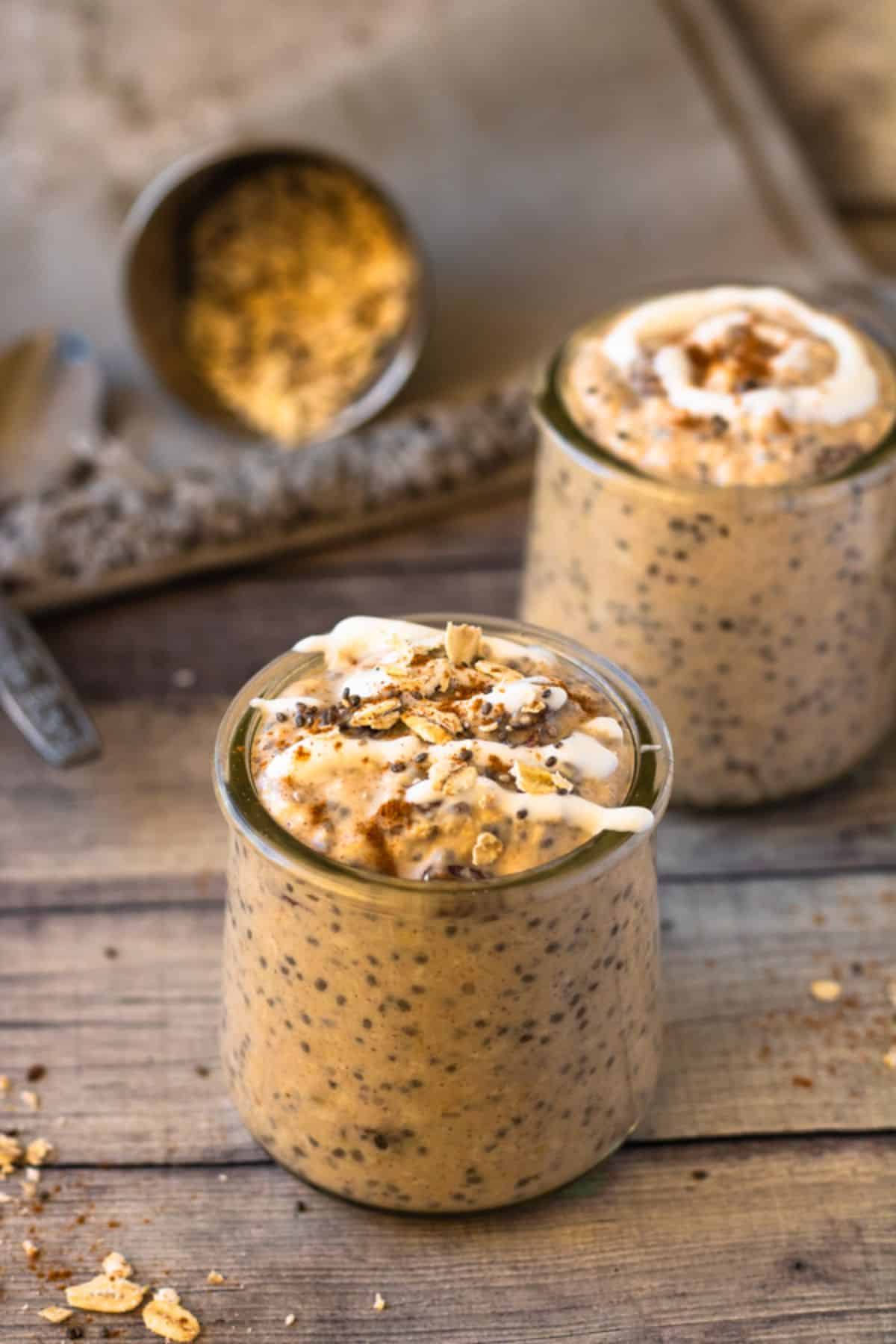 Healthy cinnamon bun overnight oats in glass cups.