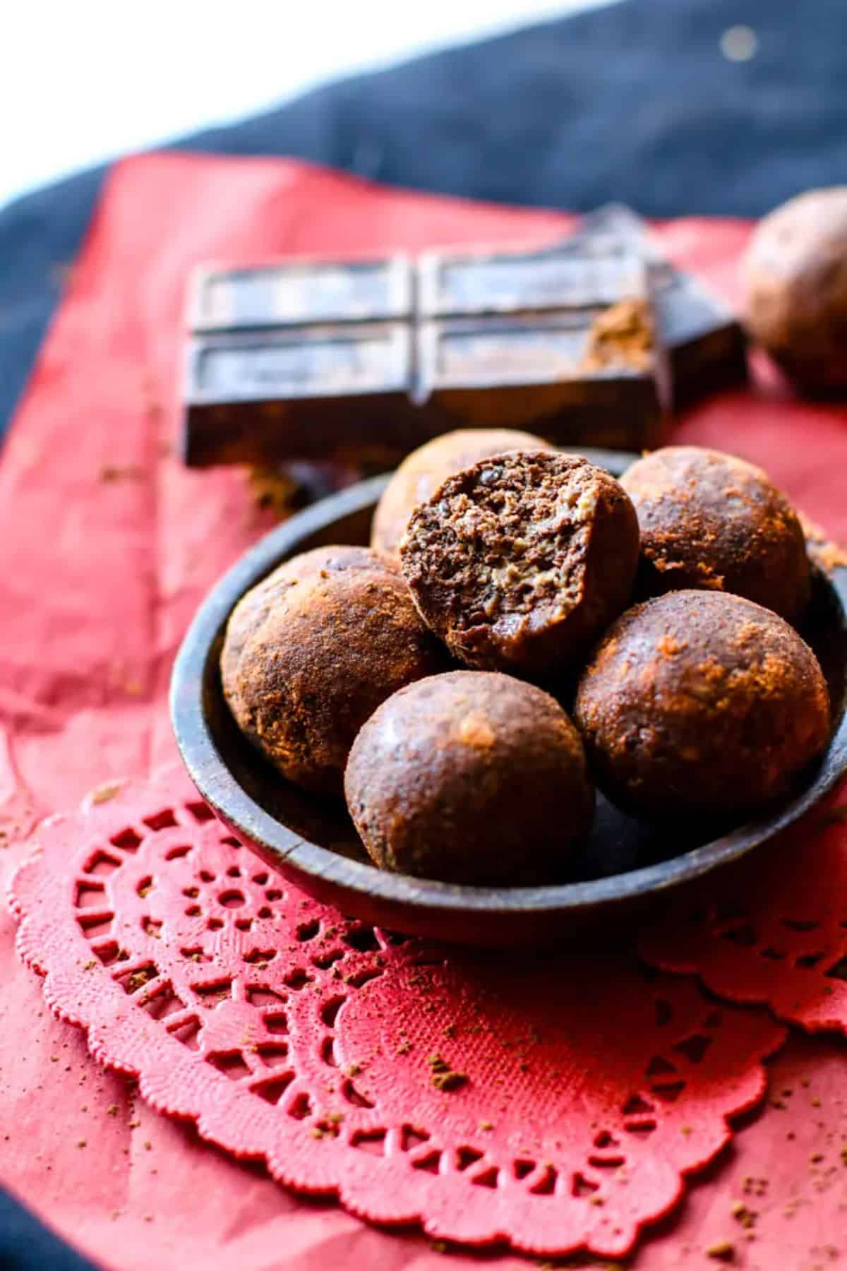 Mouth-watering chocolate fudge red velvet cake bites in a wooden bowl.