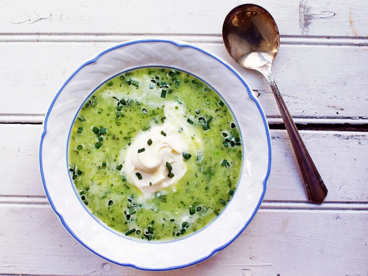 Mouth-watering spring pea soup with leeks on a plate.